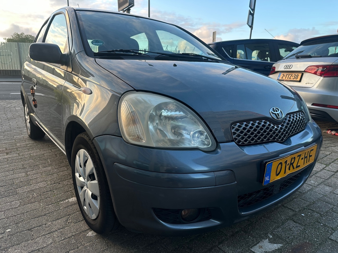 Toyota Yaris - 1.0 VVT-i S-Line Airco Elektrisch Ramen Trekhaak Nette Auto Rijdt Perfect - AutoWereld.nl