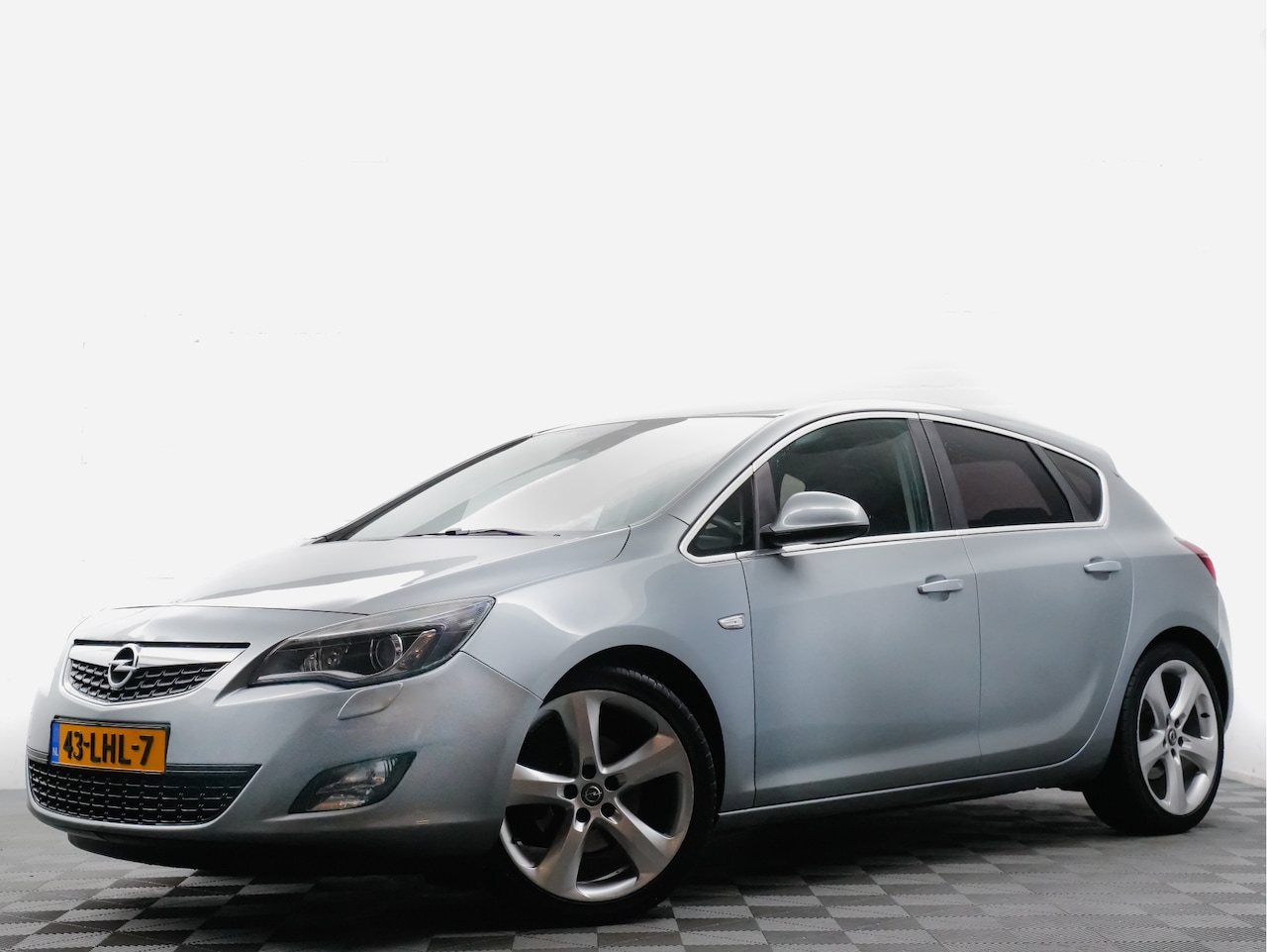Opel Astra - 1.6 Turbo 180pk Sport groot kleuren navigatie - AutoWereld.nl