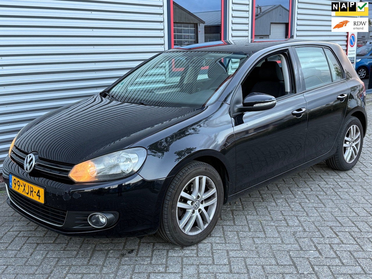 Volkswagen Golf - 1.6 TDI Highline BlueMotion 5 Deurs 03-04-2026 APK - AutoWereld.nl