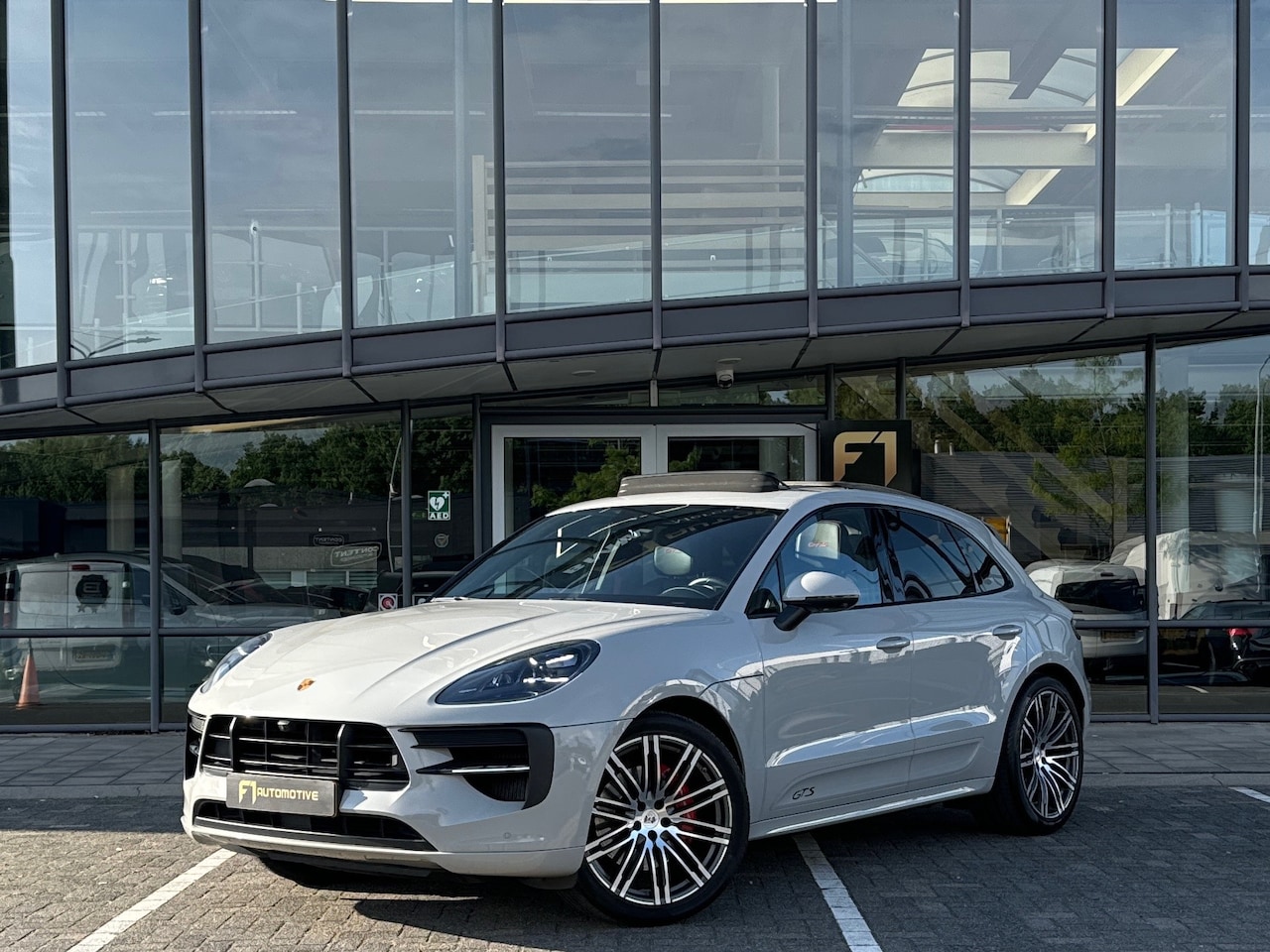 Porsche Macan - 2.9 GTS Pano|Sportdesign|Chrono|Luchtv|Trekhaak - AutoWereld.nl
