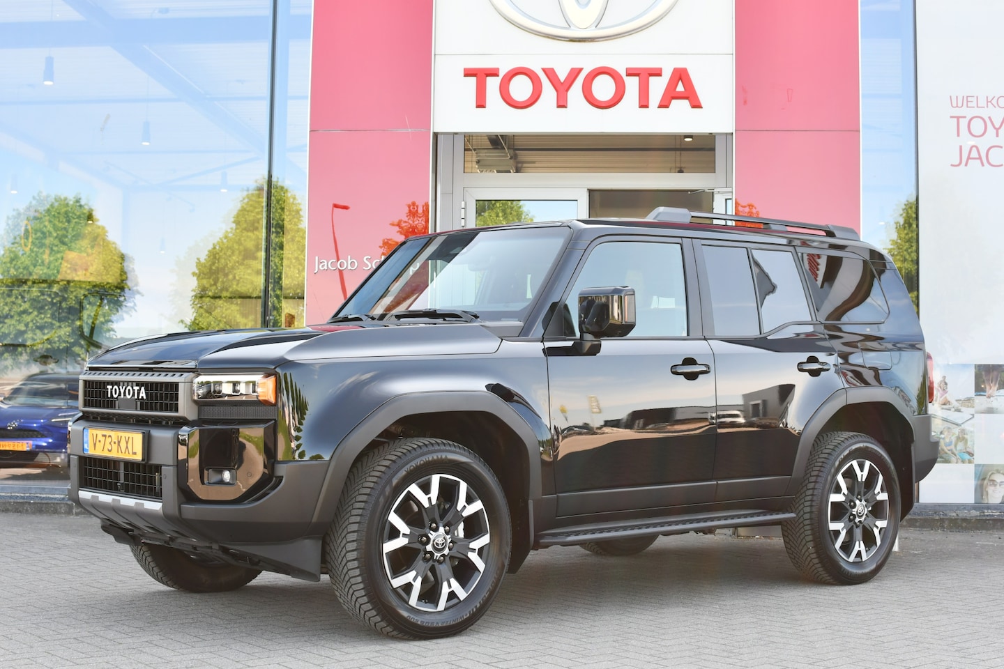 Toyota Land Cruiser - 2.8 D-4D Standard Roof Window Van C-stijl Navigator 206pk | Trekhaak 3.500kg geremd! | Ron - AutoWereld.nl