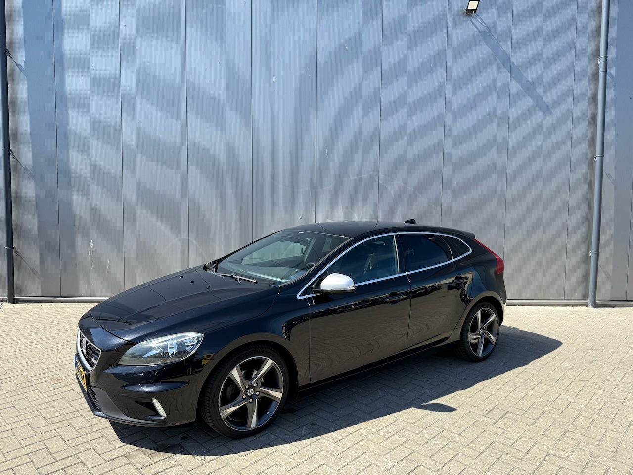 Volvo V40 - 1.6 D2 r desing - AutoWereld.nl