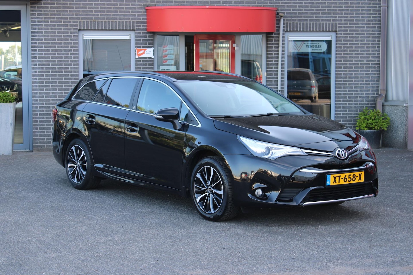 Toyota Avensis Touring Sports - 1.8 VVT-i Team D Led/Camera/Automaat Incl Garantie!! - AutoWereld.nl