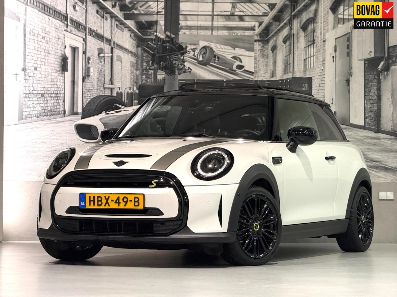 MINI Mini-Electric - Cooper SE *Panorama dak, Black pakket* - AutoWereld.nl
