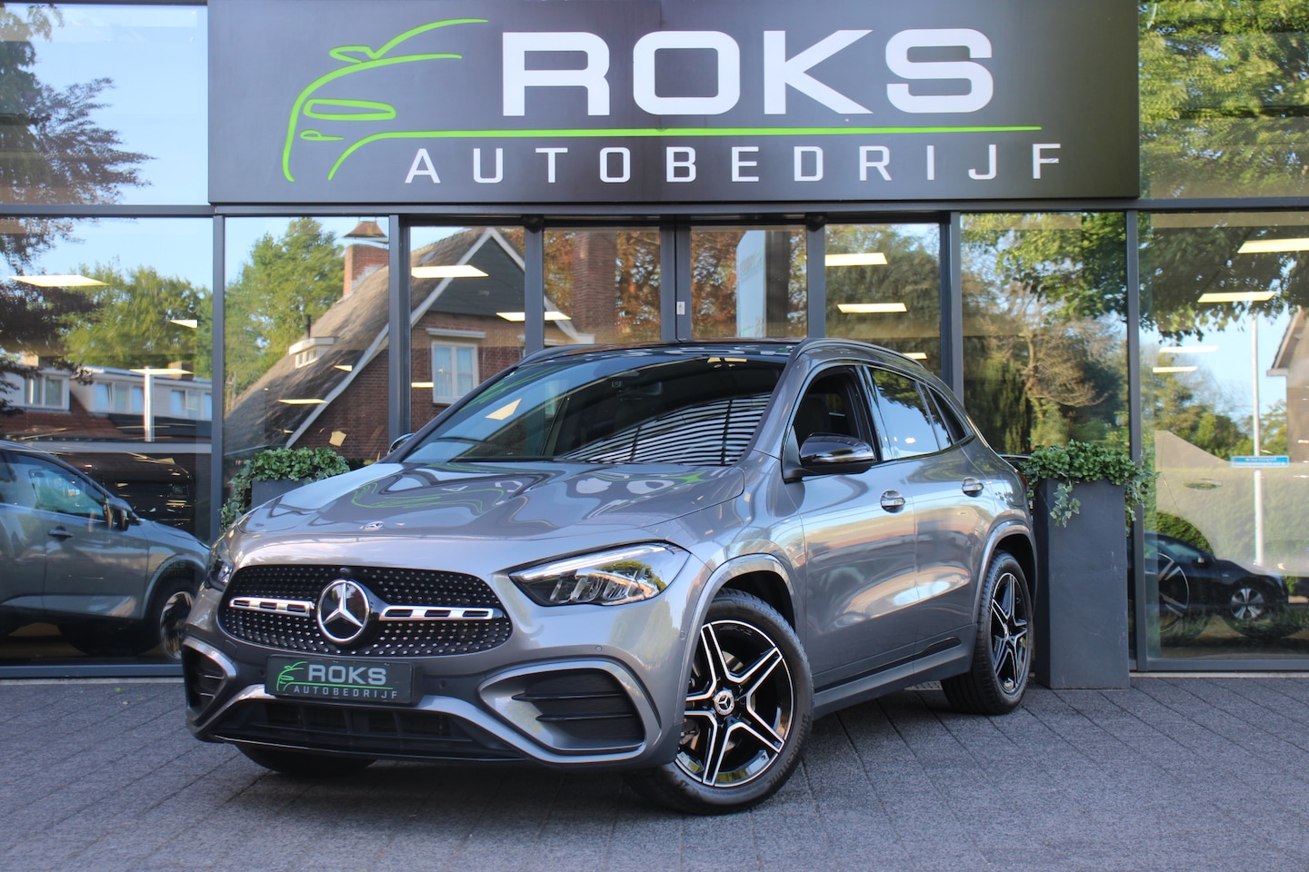 Mercedes-Benz GLA-Klasse - 180 AMG Line NightPakket/Camera/leder/AdfaptiveCr./Panoramadak - AutoWereld.nl