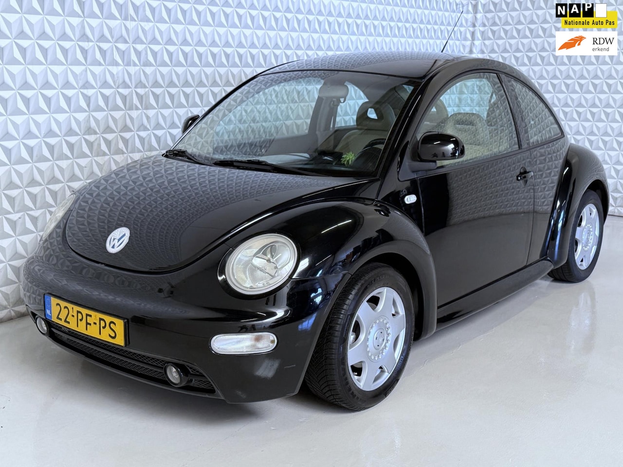 Volkswagen New Beetle - 2.0 Highline Airco Cruise LEER (1999) - AutoWereld.nl