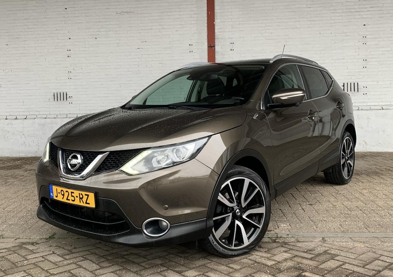 Nissan Qashqai - 1.2 Premier Edition |Dealer Onderhouden!|Camera!|Navi!| - AutoWereld.nl