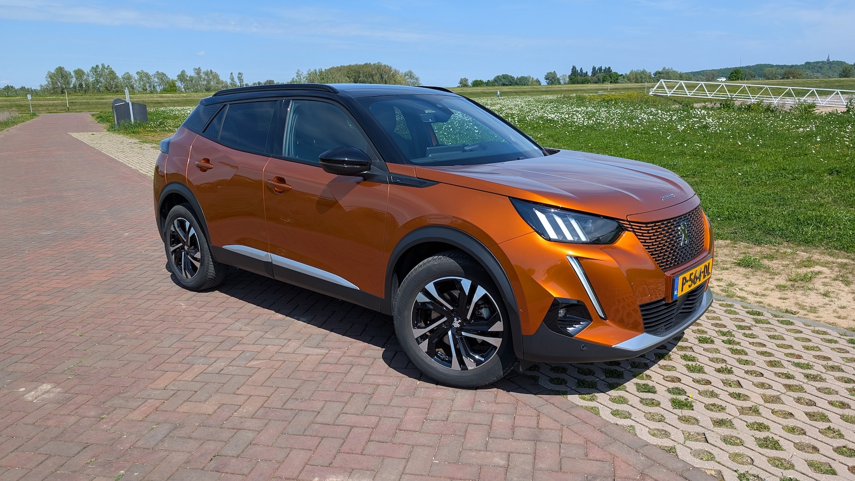 Peugeot e-2008 - EV 50kWh GT Pack - AutoWereld.nl