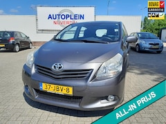 Toyota Verso - 1.8 VVT-i Aspiration 7p.Nette in Nederland nieuw geleverde 7 persoons Verso met trekhaak e