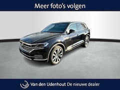 Volkswagen Touareg - 3.0 TSI eHybrid 381pk PHEV 4MOTION Elegance / Panoramadak / Trekhaak / Luchtvering