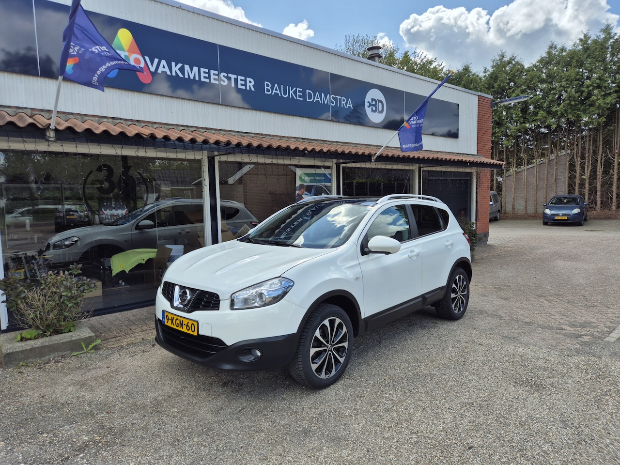 Nissan Qashqai - 1.6 Connect Edition |Airco|Cruise|Panoramadak|Camera|Trekhaak|Navi| - AutoWereld.nl
