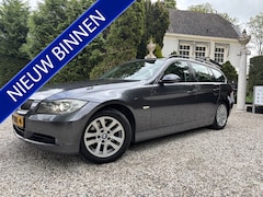 BMW 3-serie Touring - 325i High Executive / Dealer Onderhouden / Navi. / Airco