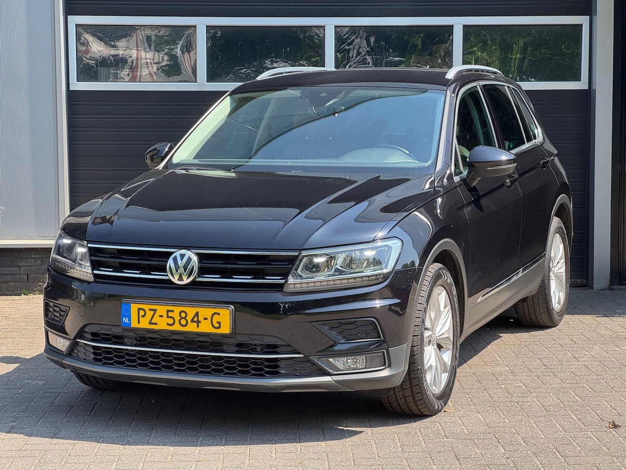 Volkswagen Tiguan - 2.0 TDI DSG Highline Export Prijs EX BPM/BTW Virtual, Navi, Keyless, NAP - AutoWereld.nl