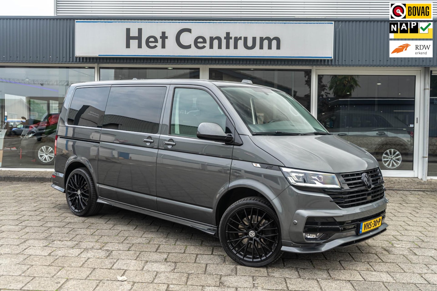 Volkswagen Transporter - 2.0 TDI L1H1 30 204PK Bulli met ABT pakket - Luchtvering - 2 schuifdeuren - enz. - AutoWereld.nl