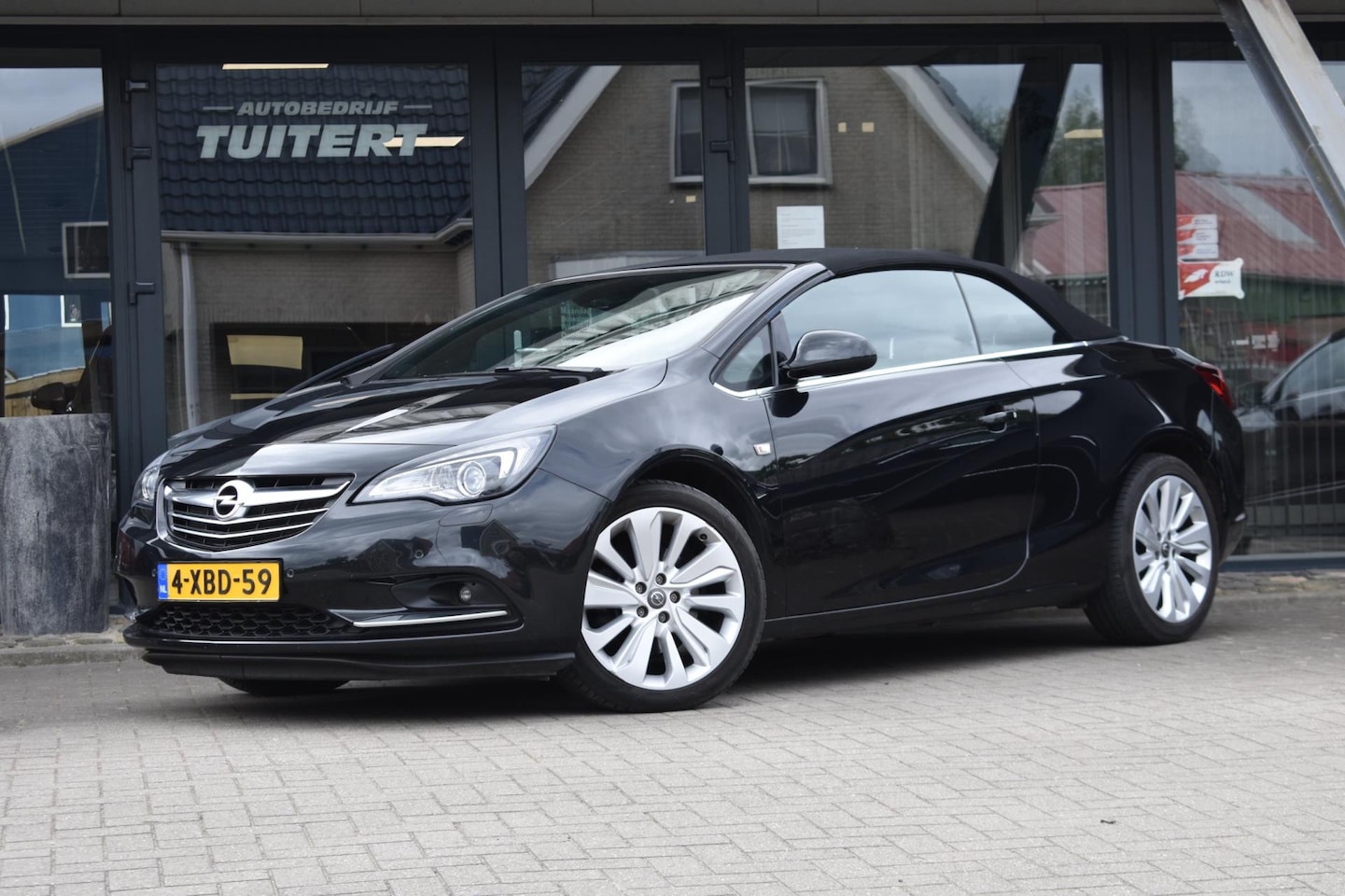 Opel Cascada - 1.6 Turbo Cosmo | LEDER | STOELVERWARMING | NAP | WINDSCHERM | NAVIGATIE - AutoWereld.nl