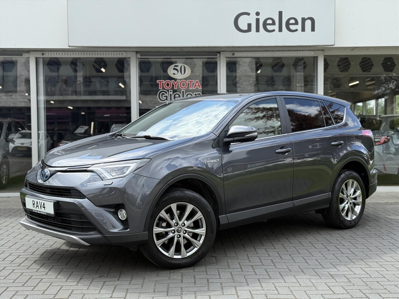 Toyota RAV4 - 2.5 Hybrid AWD Style | Navigatie, Stoel + Stuurverwarming, Parkeersensoren, Keyless, 18 in - AutoWereld.nl