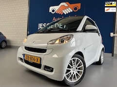 Smart Fortwo coupé - 1.0 mhd Passion vol automaat, panoramadak, airco, sportvelgen, bj.2011, kleur:wit.NAP met