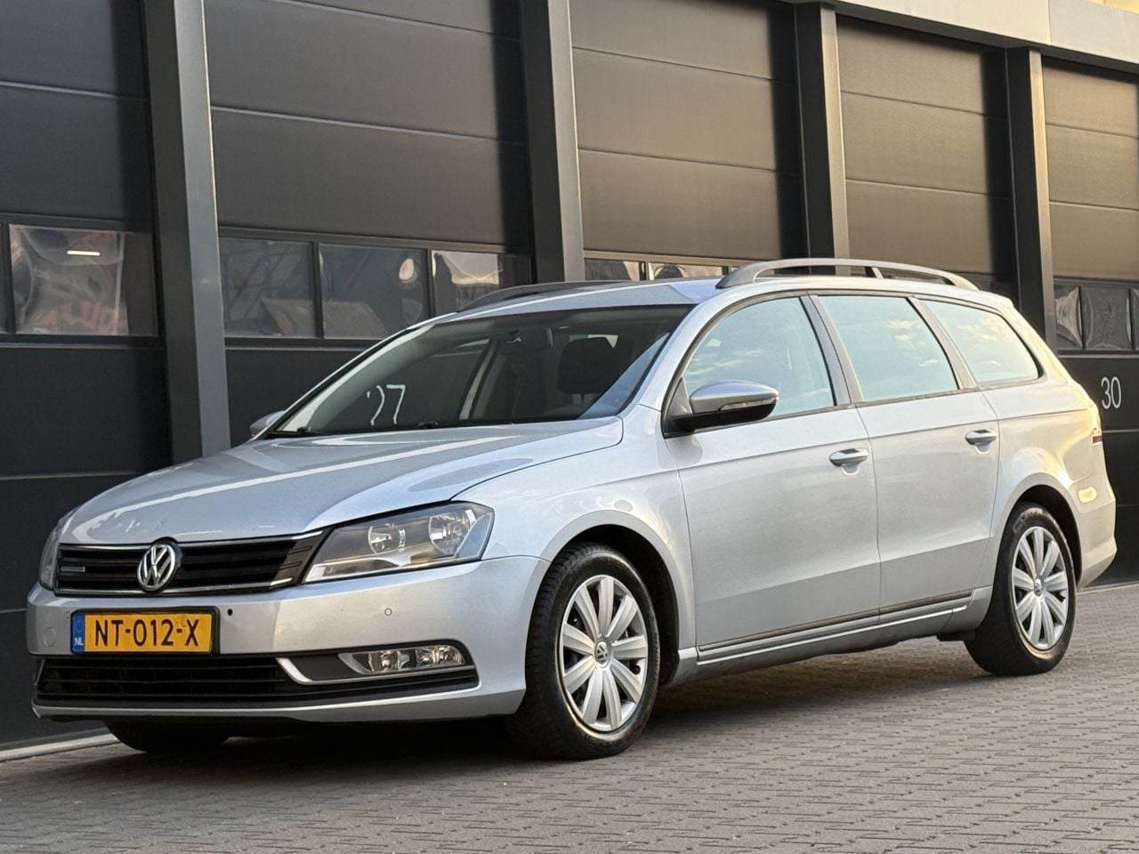 Volkswagen Passat Variant - 1.6 TDI Navi Clima PDC - AutoWereld.nl