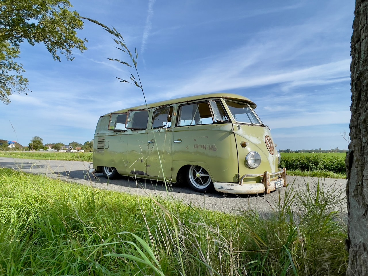 Volkswagen T1 - 1960 low mango original paint slammed airlift - AutoWereld.nl