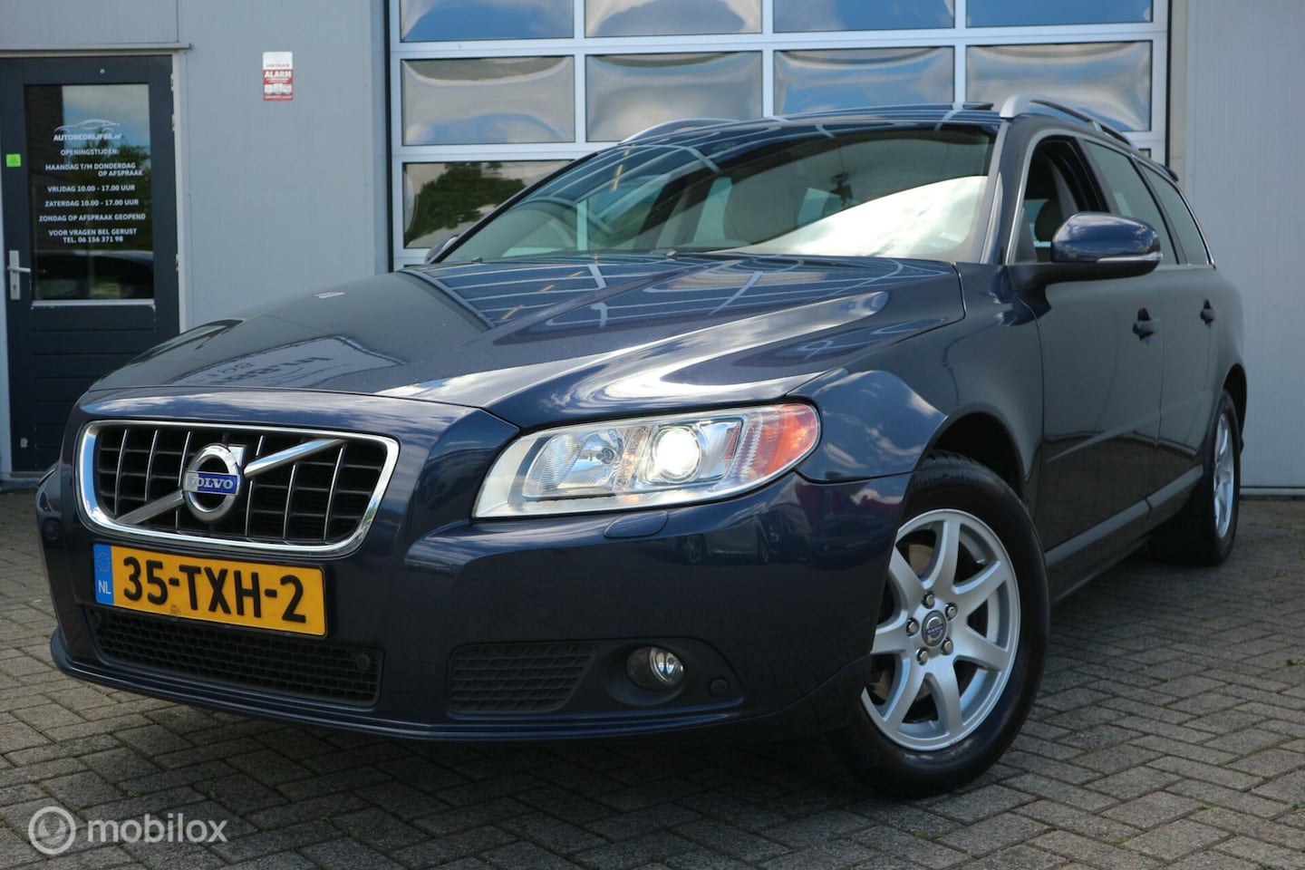Volvo V70 - 1.6 T4 Limited Edition AUTOMAAT/LEDER/TREKHAAK/NAP - AutoWereld.nl