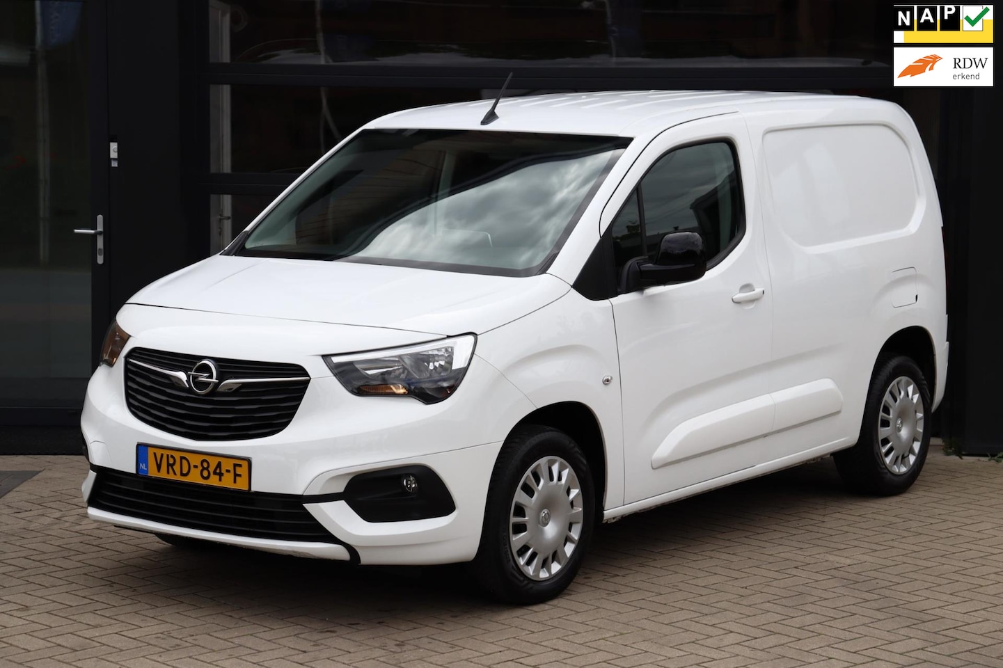 Opel Combo - 1.5D L1H1 Edition | NAP | Apple Carplay | Cruise | Airco | Sensoren | - AutoWereld.nl