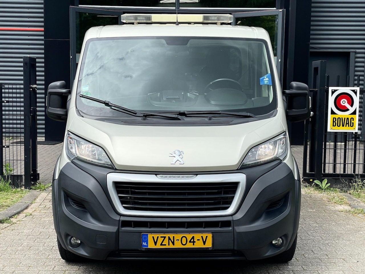 Peugeot Boxer - 435 2.0 BlueHDI L3 Oprijwagen Tranutec Luchtvering Lier Cruise Control Airco 3 Persoons - AutoWereld.nl