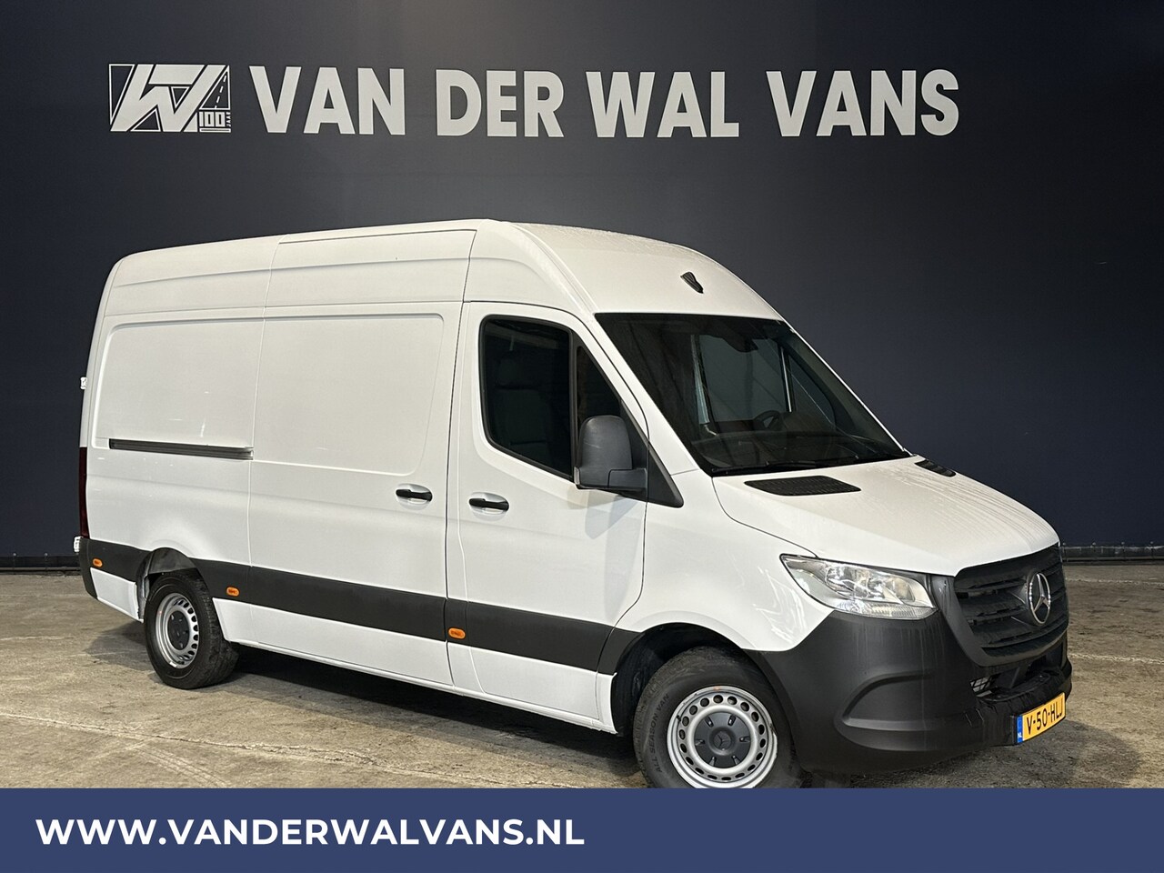 Mercedes-Benz Sprinter - 317 CDI 170pk L2H2 Euro6 Airco | Camera | Stoelverwarming | Apple Carplay Android auto, mb - AutoWereld.nl