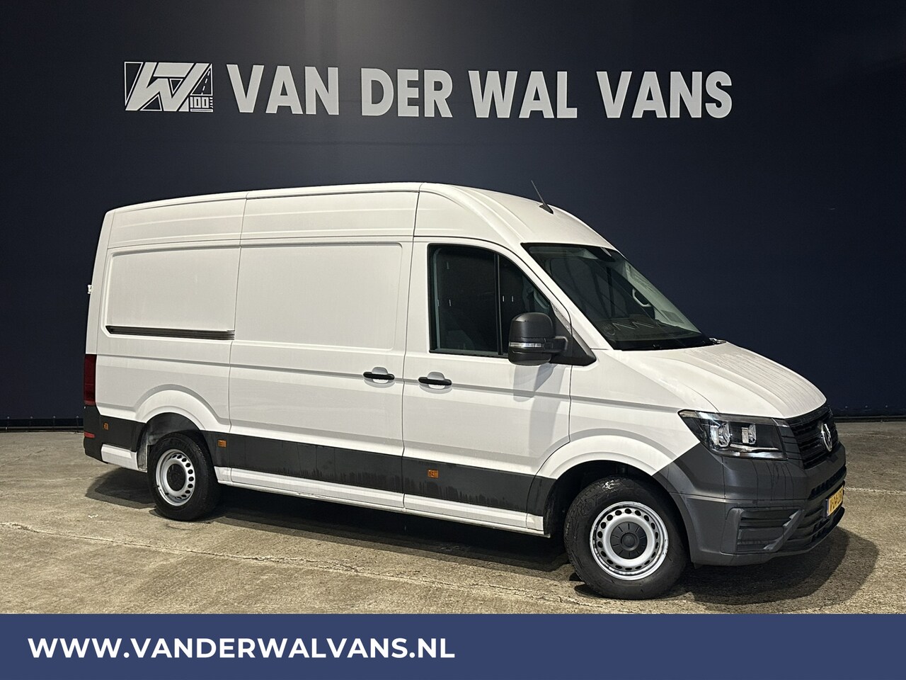Volkswagen Crafter - 2.0 TDI 141pk L3H3 L2H2 Euro6 Airco | Camera | Apple Carplay | Cruisecontrol Chauffeurssto - AutoWereld.nl