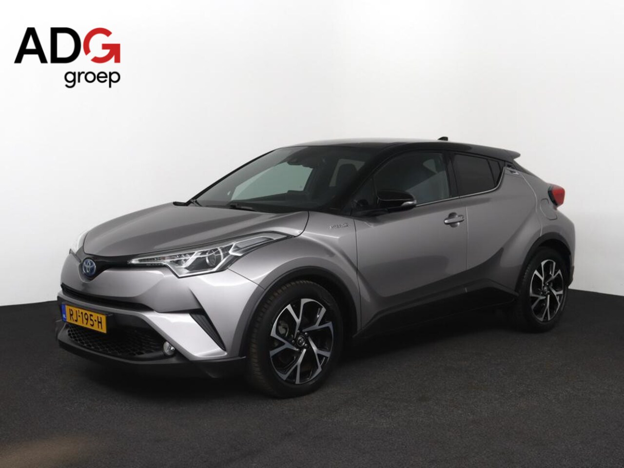 Toyota C-HR - 1.8 Hybrid Bi-Tone | Navigatie | Trekhaak | Stoelverwarming| - AutoWereld.nl