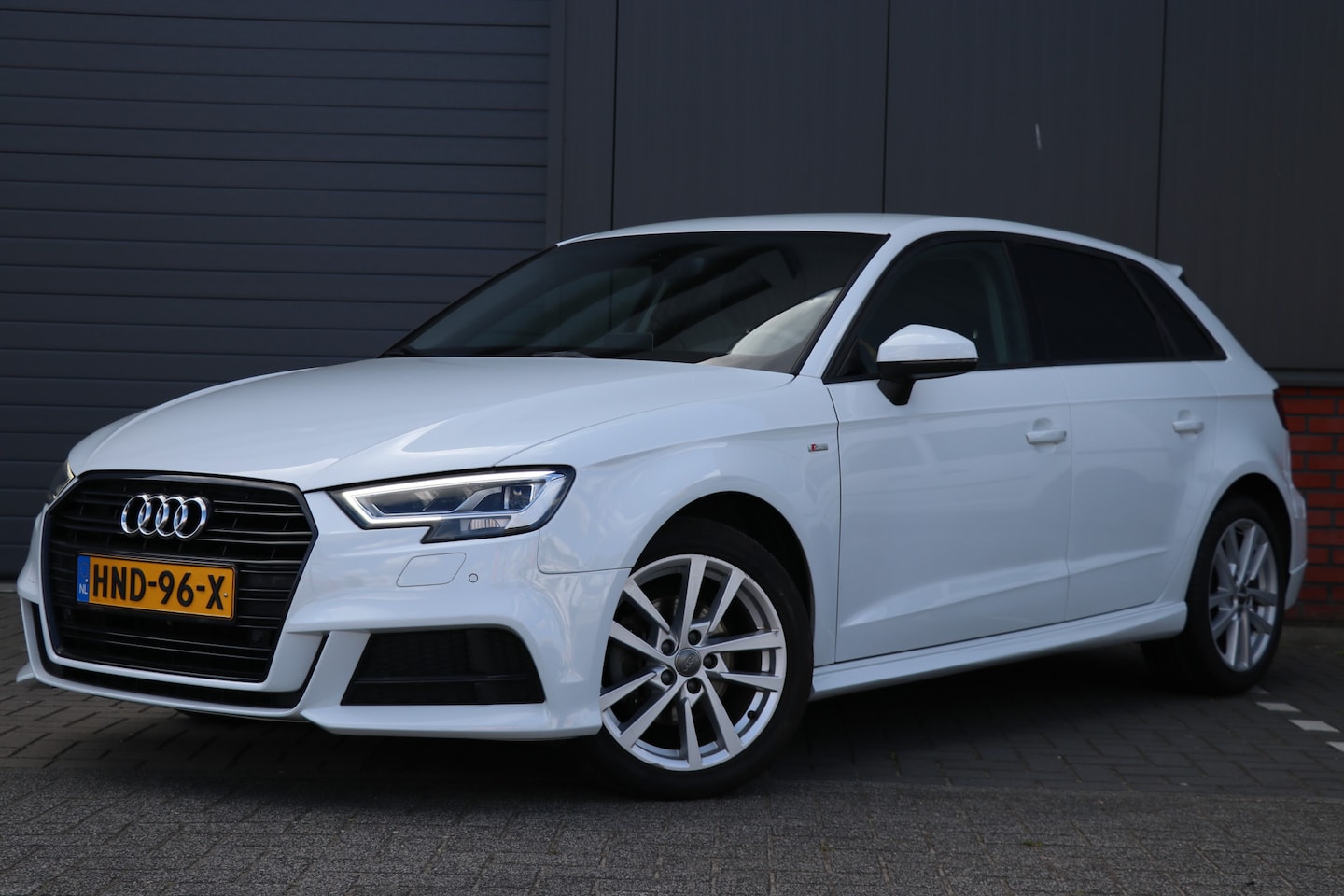 Audi A3 Sportback - 35 TFSI CoD Advance Sport | CC | leer | LED | - AutoWereld.nl