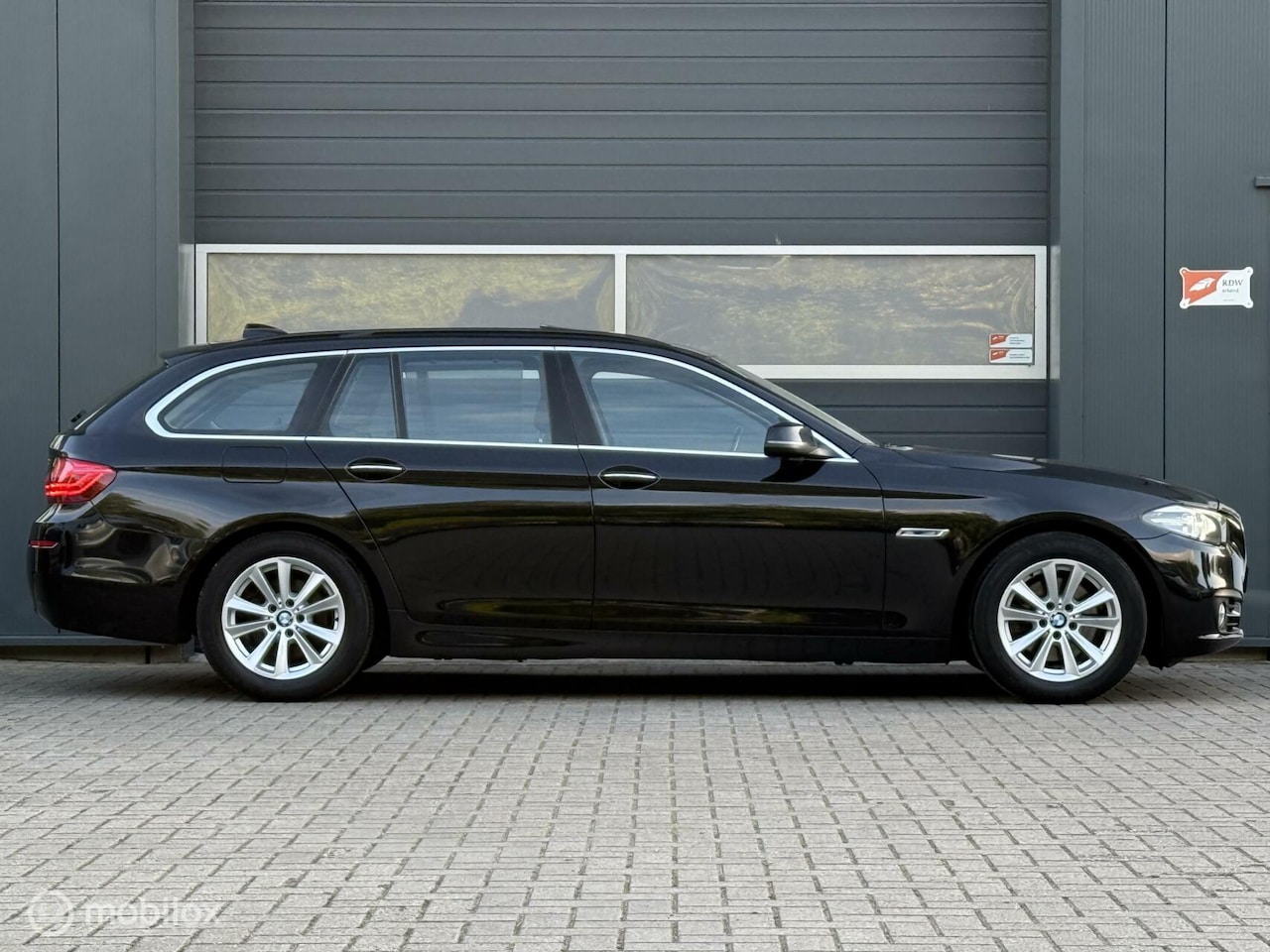 BMW 5-serie Touring - 520d Luxury Edition Panoramadak Sportstoelen Super mooie auto - AutoWereld.nl