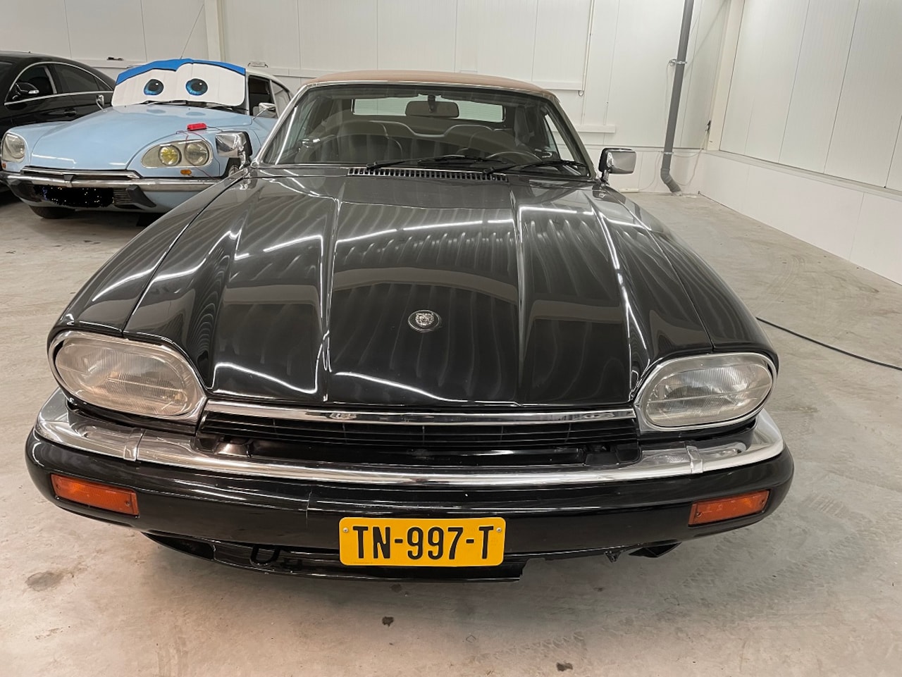 Jaguar XJS - 4.0 Convertible Classic XJS met nieuwe beige linnen kap en de 4.0 lijn 6 motor! - AutoWereld.nl