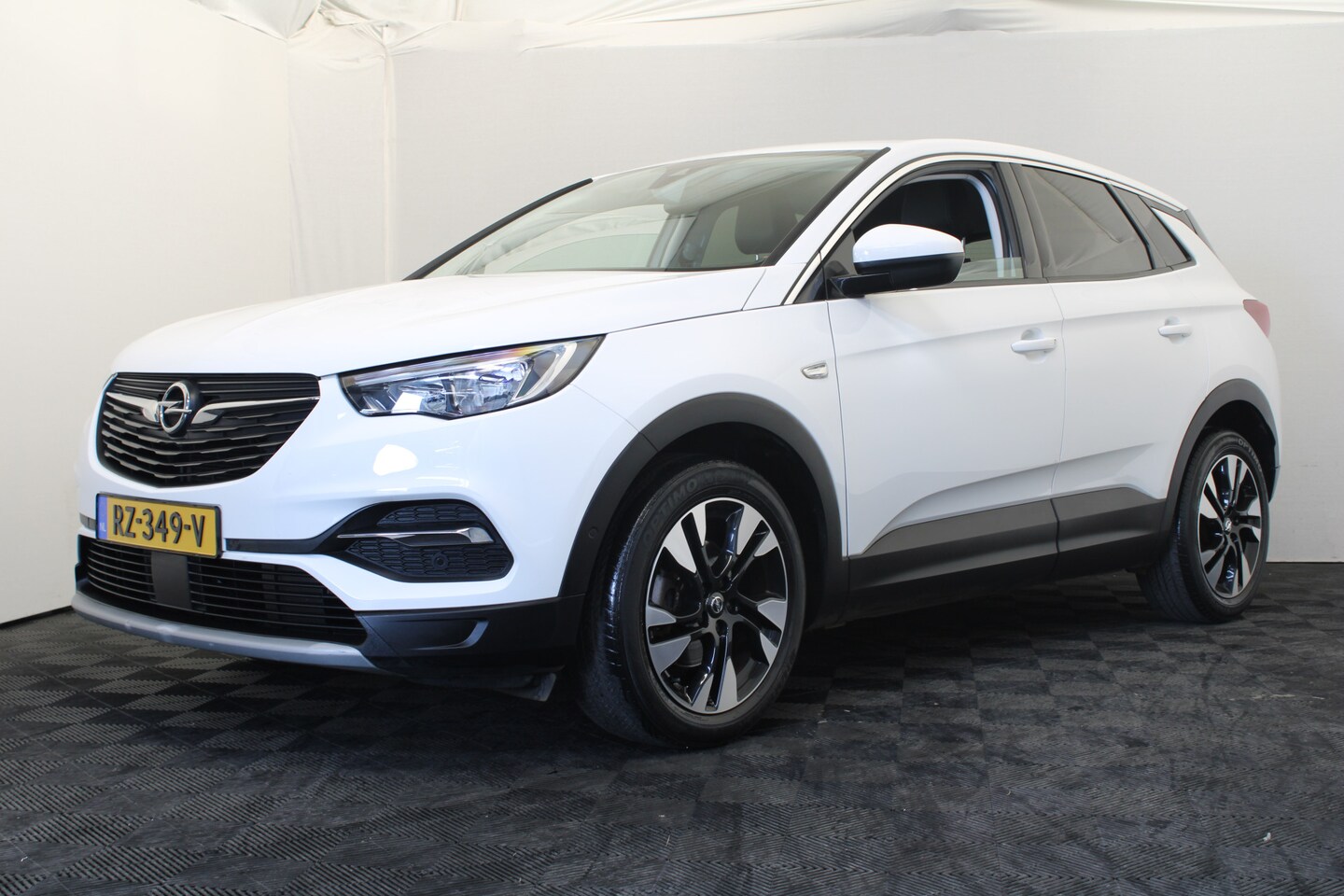 Opel Grandland X - 1.2 Turbo Business Executive |Trekhaak|Navi|Elek klep| - AutoWereld.nl