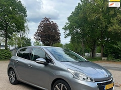Peugeot 208 - 1.2 PureTech Allure 5 Deurs Navigatie apple carplay lage km stand