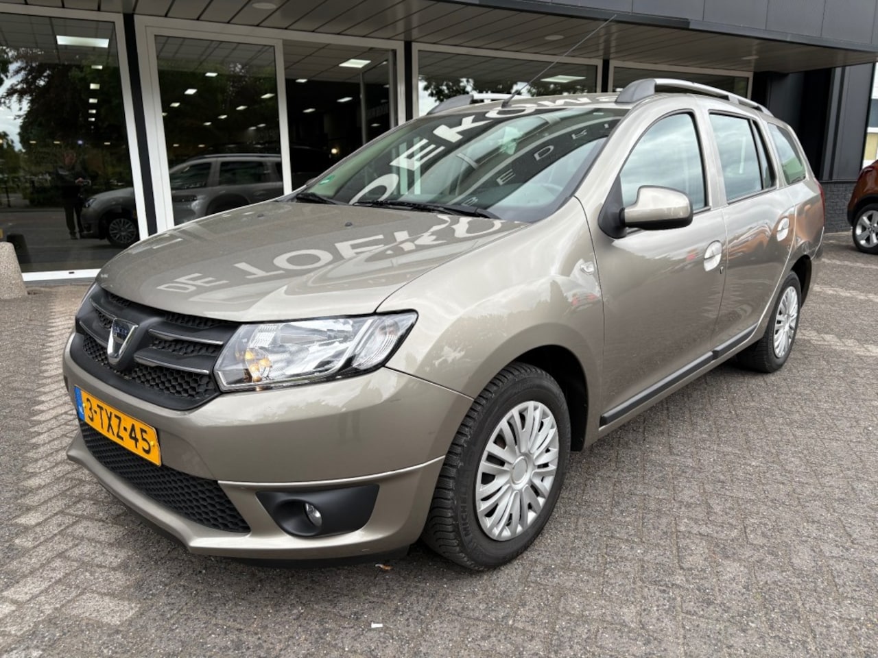 Dacia Logan - 0.9 TCE PRESTIGE / AIRCO / CRUISE / TREKHAAK / NAVIGATIE - AutoWereld.nl