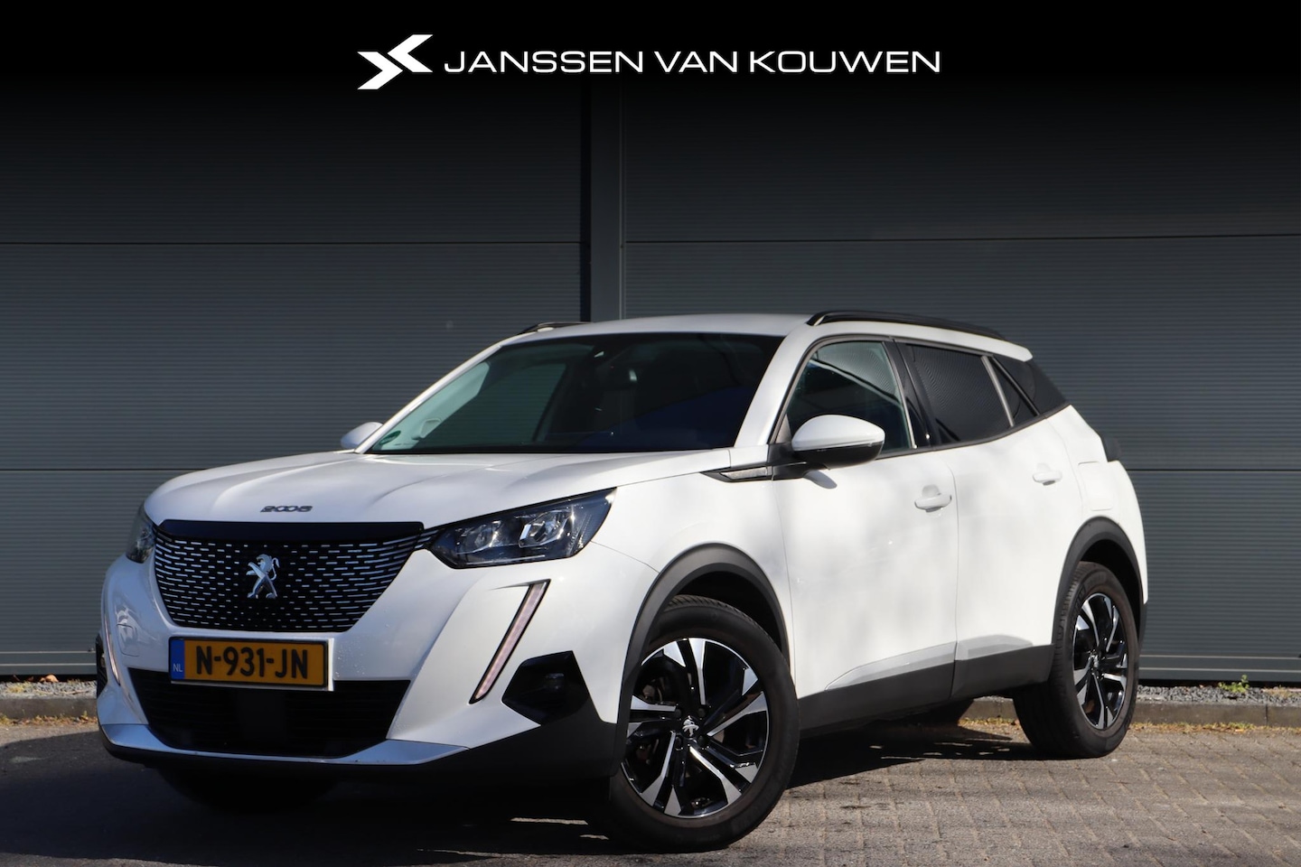 Peugeot 2008 - 1.2 PureTech Allure Pack / Automaat / Trekhaak / Stoelverwarming / Navigatie / Camera - AutoWereld.nl