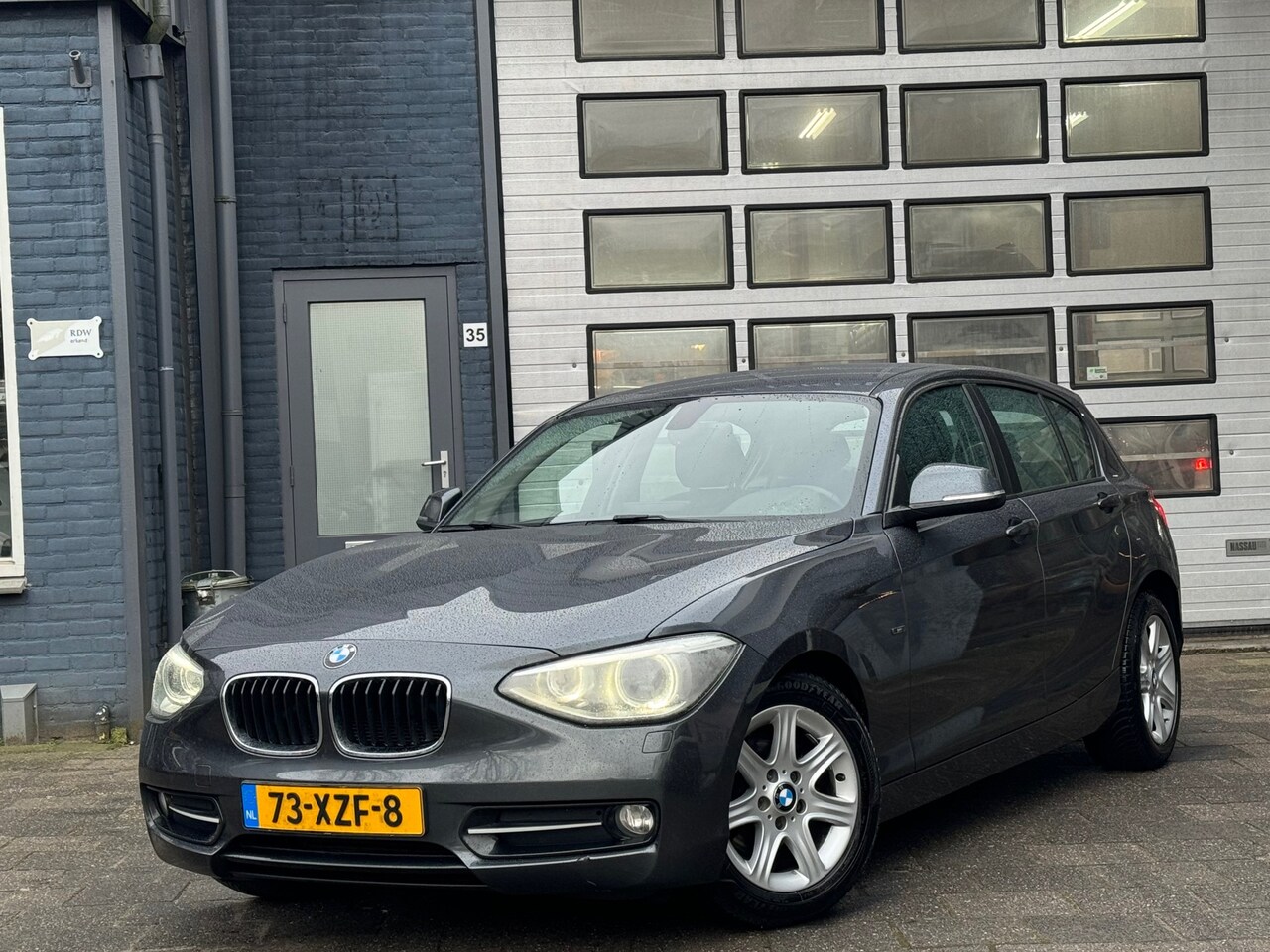 BMW 1-serie - 114i Business+ | Airco | Cruise | Navi | Camera | N.A.P - AutoWereld.nl