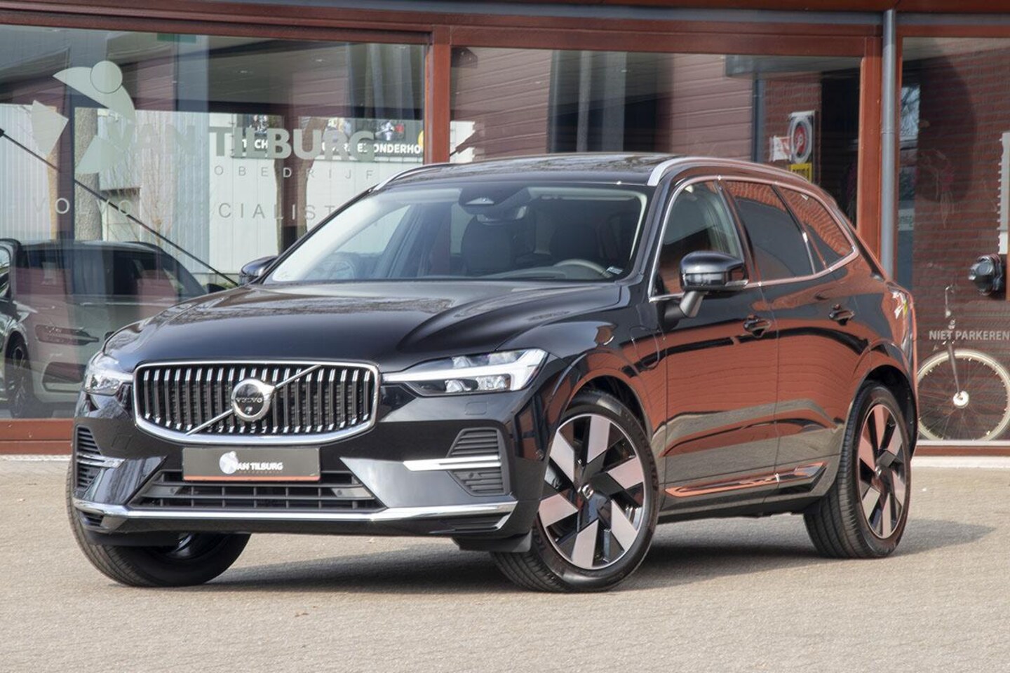 Volvo XC60 - 2.0 T8 AWD ULTRA RECHARGE / LUCHTVERING / TREKHAAK - AutoWereld.nl