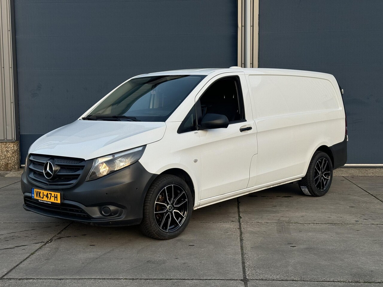 Mercedes-Benz Vito - 116 CDI Lang AIRCO / CRUISE CONTROLE / NAVI / TREKHAAK / L2H1 - AutoWereld.nl