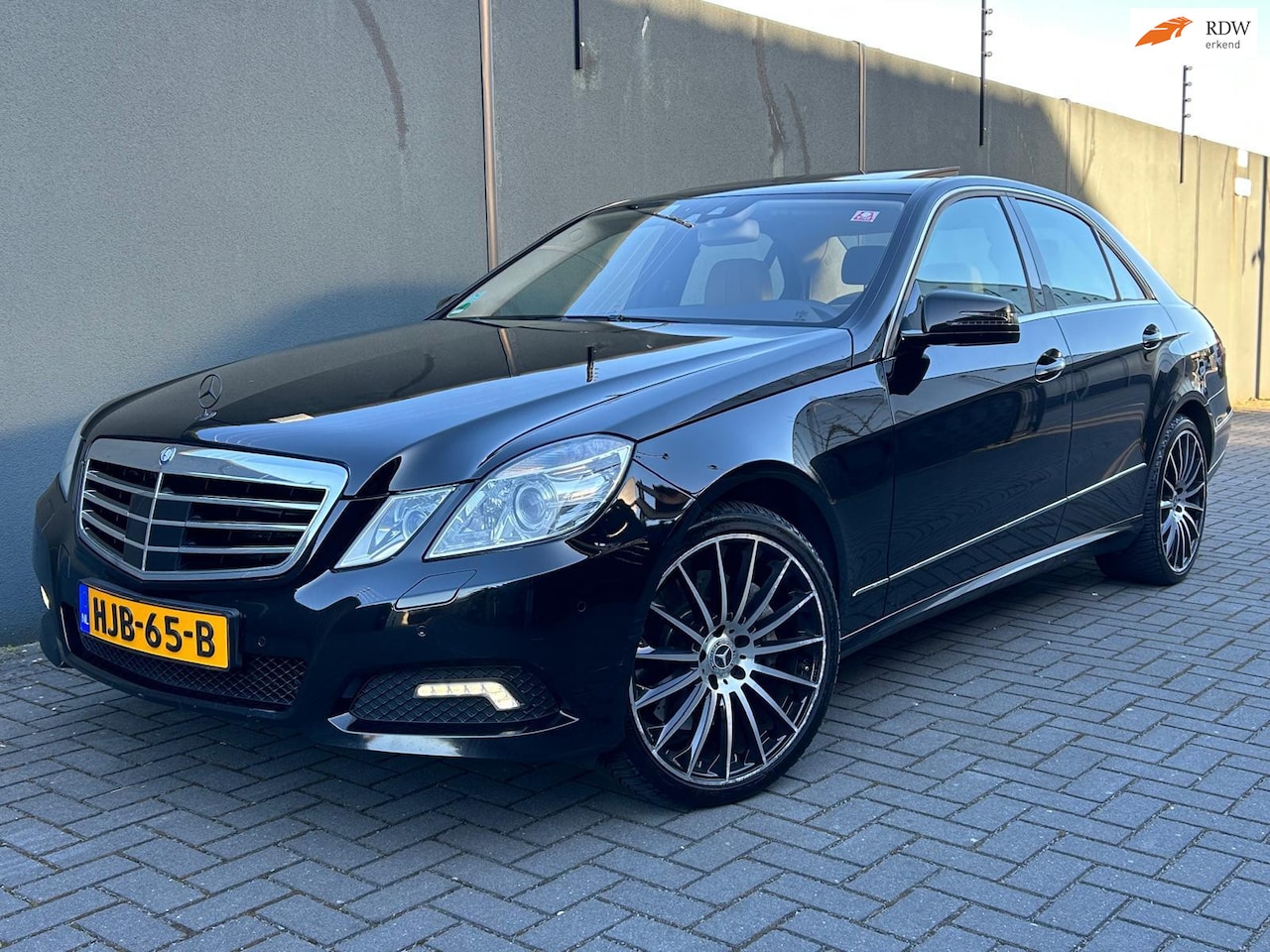 Mercedes-Benz E-klasse - 500 Elegance 388 PK / Goed Onderh / Netjes - AutoWereld.nl