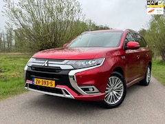 Mitsubishi Outlander - 2.4 PHEV Intense+ / Automaat / Airco / Navigatie / Camera / Luxe Leder / Elektrische voors