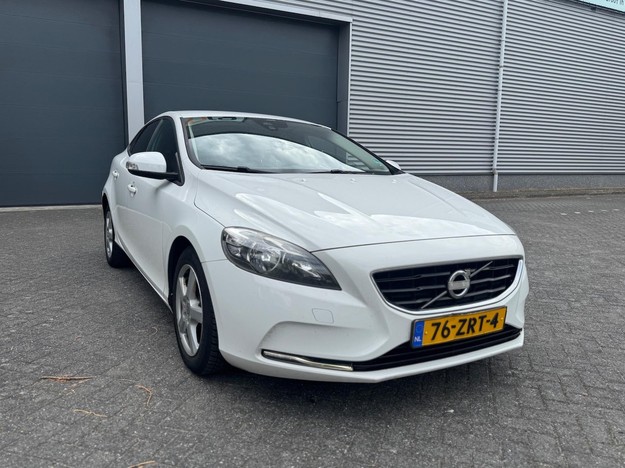 Volvo V40 - 1.6 D2 Momentum (bj 2013) CAMERA|NAVI|PDC|LED - AutoWereld.nl