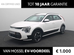 Kia Niro EV - DynamicLine 64.8 kWh | 3-fase 11KW laden | Climate Control | Navigatie | LM Velgen | Eerst