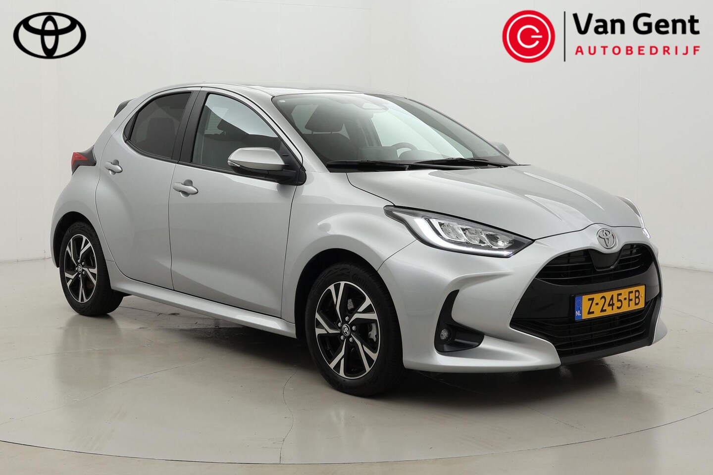 Toyota Yaris - 1.5 Hybrid 115 First Edition | Navigatie | Adaptive Cruise Control | Keyless Entry | Apple - AutoWereld.nl