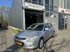 Hyundai i30 - 1.6i Style Airco Nieuwe APK NAP Logisch