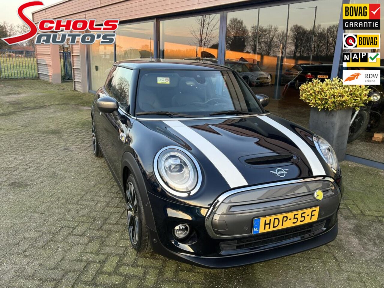 MINI Mini-Electric - MINI Yours 33 kWh Panodak, H&K, Headup, Leder - AutoWereld.nl