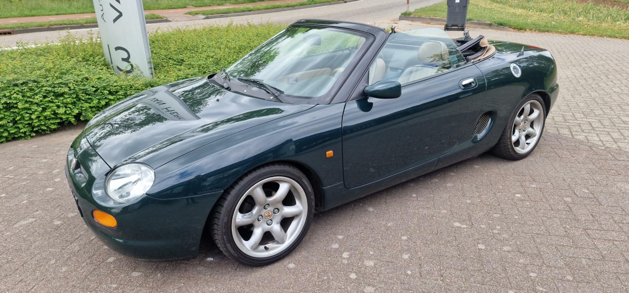 MG F - BROOKLANDS edit. 1.8i "75" BEIGE SOFTTOP en INTERIEUR - AutoWereld.nl