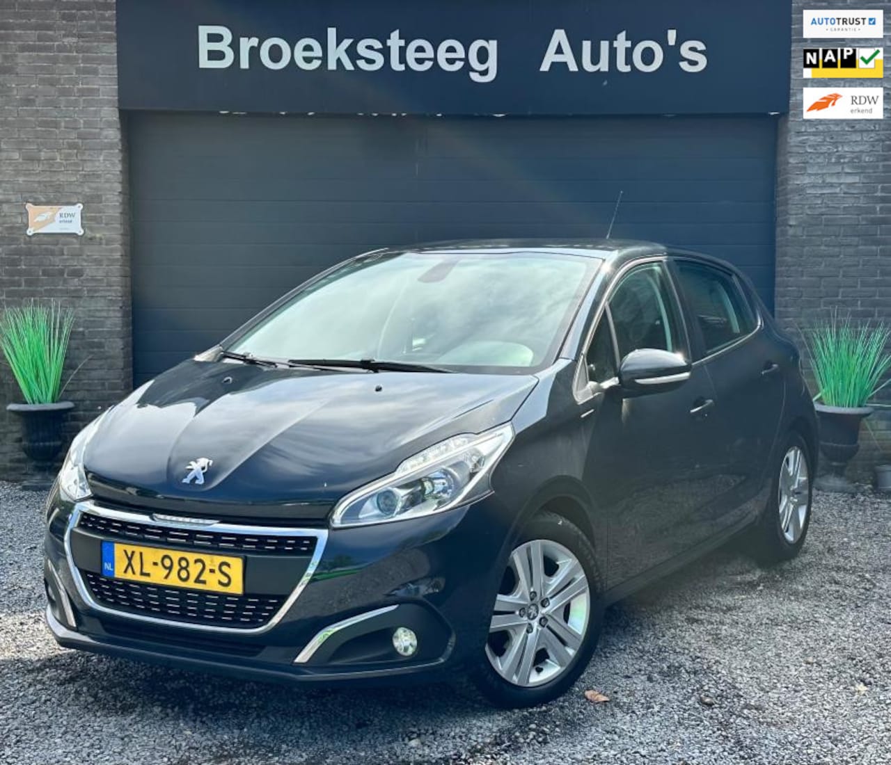 Peugeot 208 - 1.2 PureTech Signature Netteauto/Weinigkm/Navigatie/Boekjescompleet - AutoWereld.nl