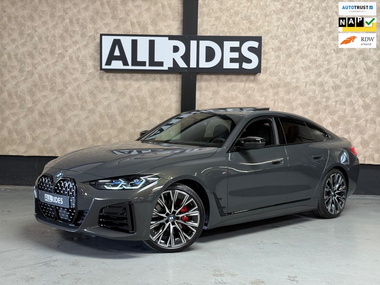 BMW 4-serie Gran Coupé - M440i xDrive High Executive | Schuif-kanteldak | Harman/Kardon | Laserlight | 360 camera | - AutoWereld.nl
