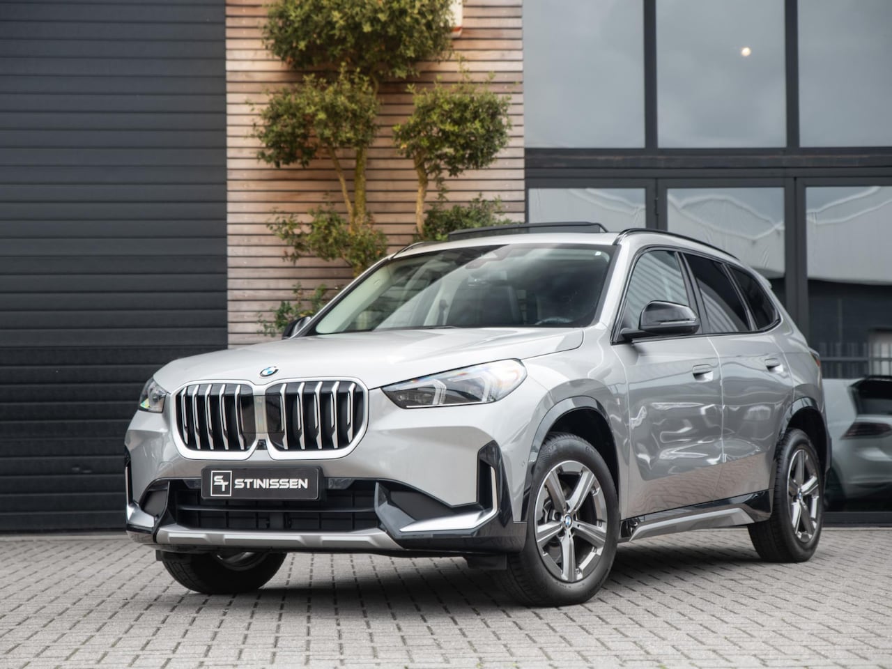 BMW X1 - sDrive20i Pano Leer Trekhaak Keyless - AutoWereld.nl